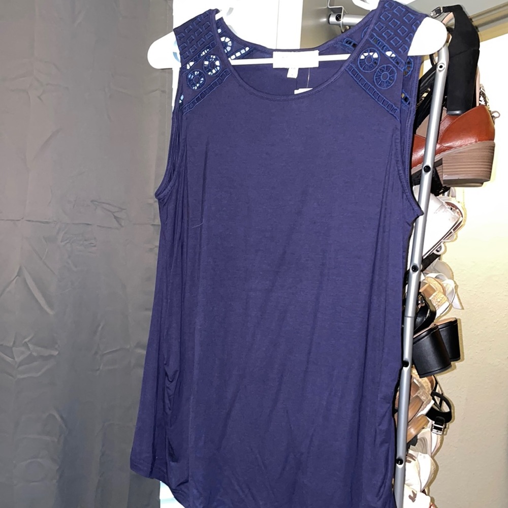 Medium maternity tank. Navy blue